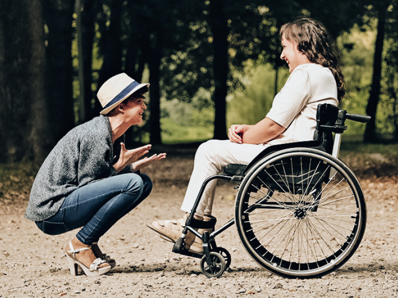 Frau Maier mit ihrer Tochter und ihrem neuen Rollstuhl. Vielen Dank für alle die dies möglich gemacht haben.